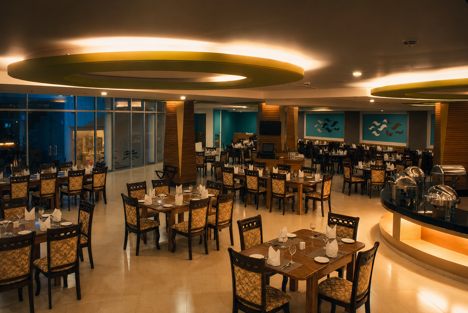 Elegant table setting at Sea Pearl