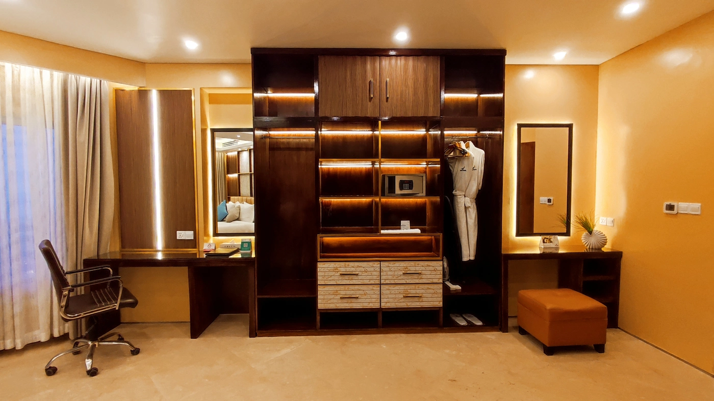 Ambassador Suite — image 3